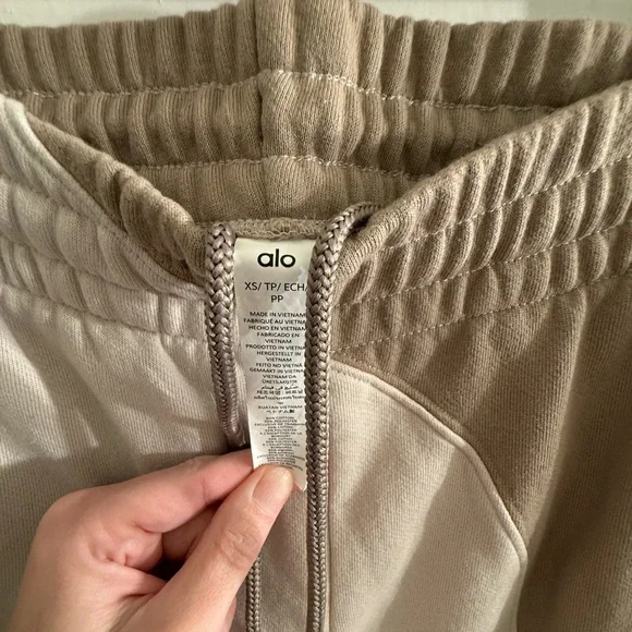 *NWOT* Alo Make Waves Sweatpants / Bone / Unisex / Women’s XS / Men’s S - Picture 3 of 5